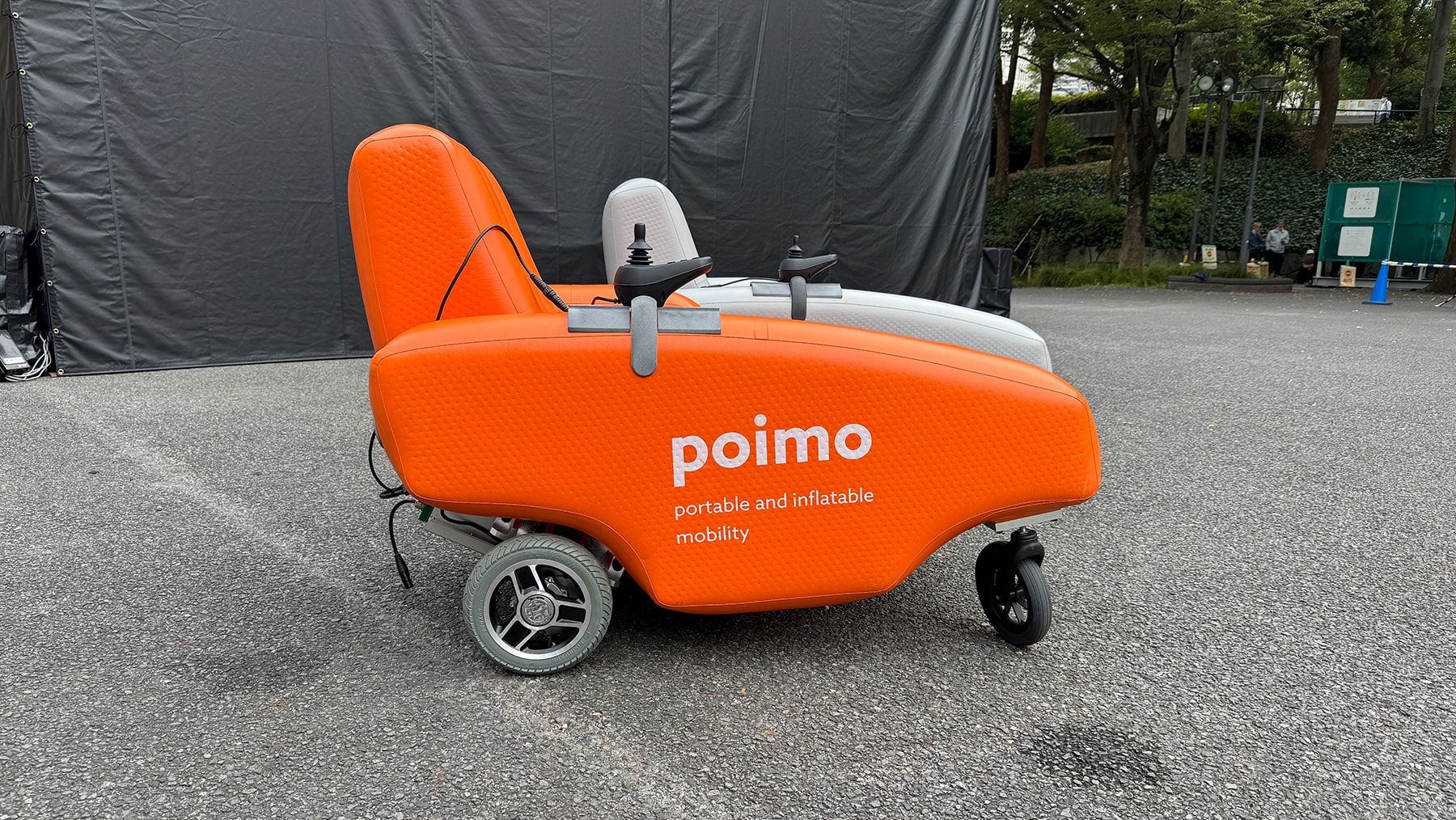 ソファ型モビリティ「poimo」