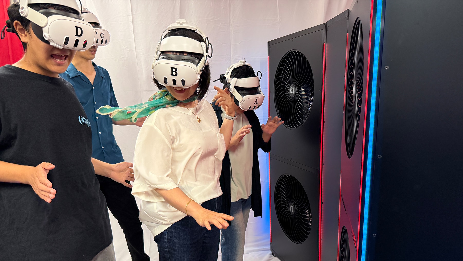 XR体験「GATZUNT XR」
        「アニマル召喚XR」